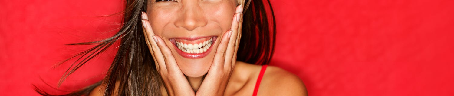Kvinde med naturligt smil